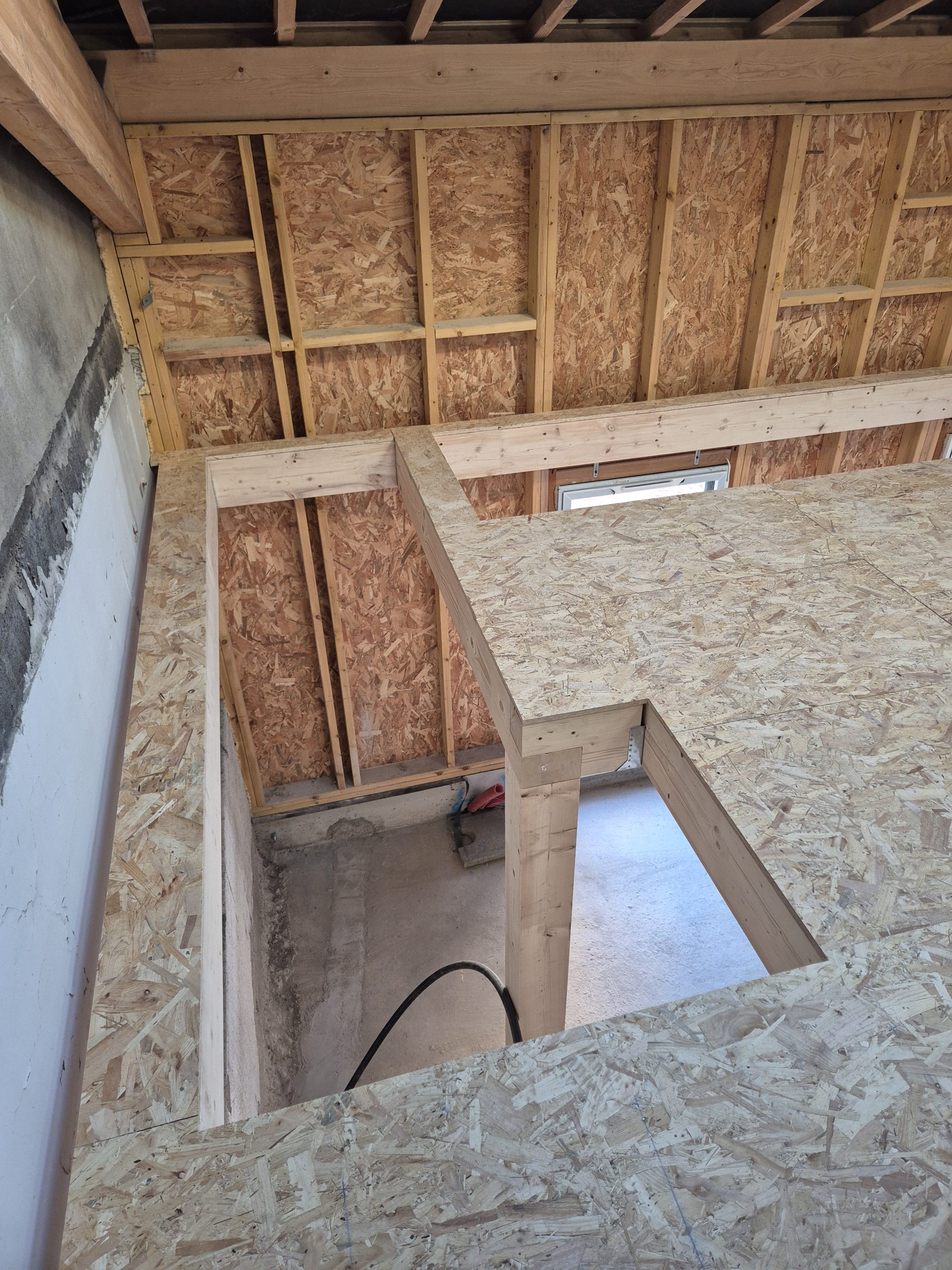Construction d'une mezzanine sous toit en bois